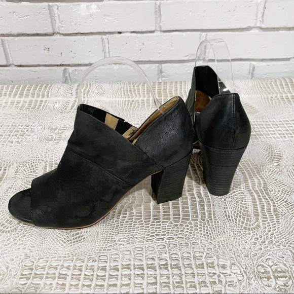 Me Too Women's Adam Tucker McKenna Cuoio Sandal - Picture 13 of 13